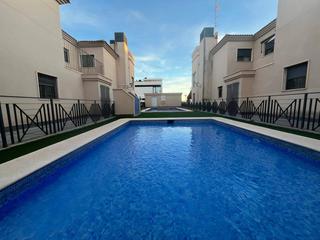 Casa  Avenida del travalón. Bungalow, 4 habitaciones, 2 garajes, piscina travalon, elche