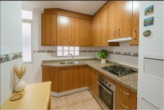 Appartement  Calle de concepción arenal. Piso, 3 habitaciones, un baño, plaza crevillente, elche