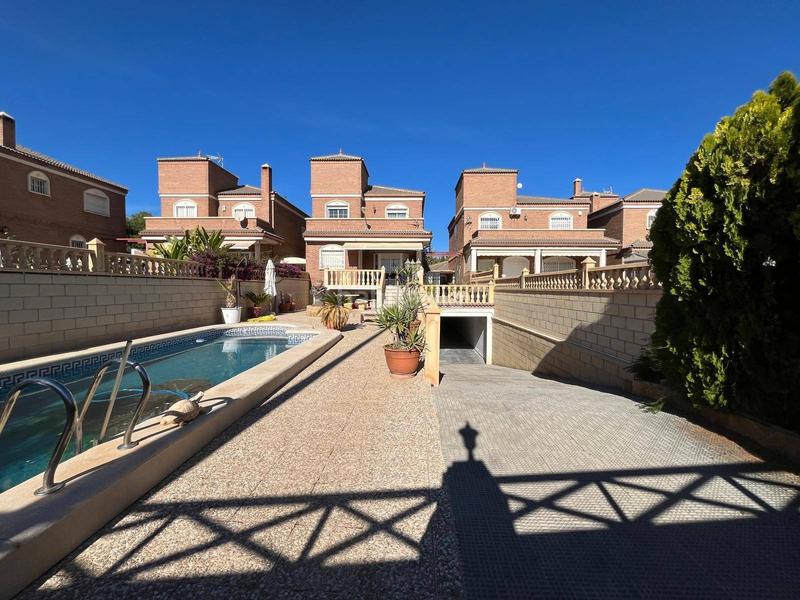 Foto b541b1f2-fca0-47b2-ada0-665d02ce43d3. Chalet avec parking piscine dans Jubalcoi Elche / Elx