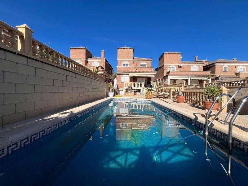 Foto e0ab45f5-4026-4de3-aaa7-c464a1429836. Chalet avec parking piscine dans Jubalcoi Elche / Elx