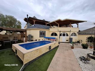 Chalet  Calle calle alhambra granada. Chalet, 5 habitaciones, 2 baños, piscina, parquing, san fulgenci