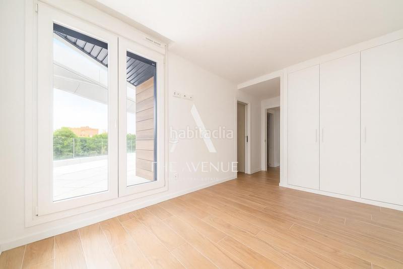 Foto 02c256a9-ccb7-4694-899b-1634c44cd72f. Ático  de 2 dormitorios con gran terraza en urbanización. en Madrid