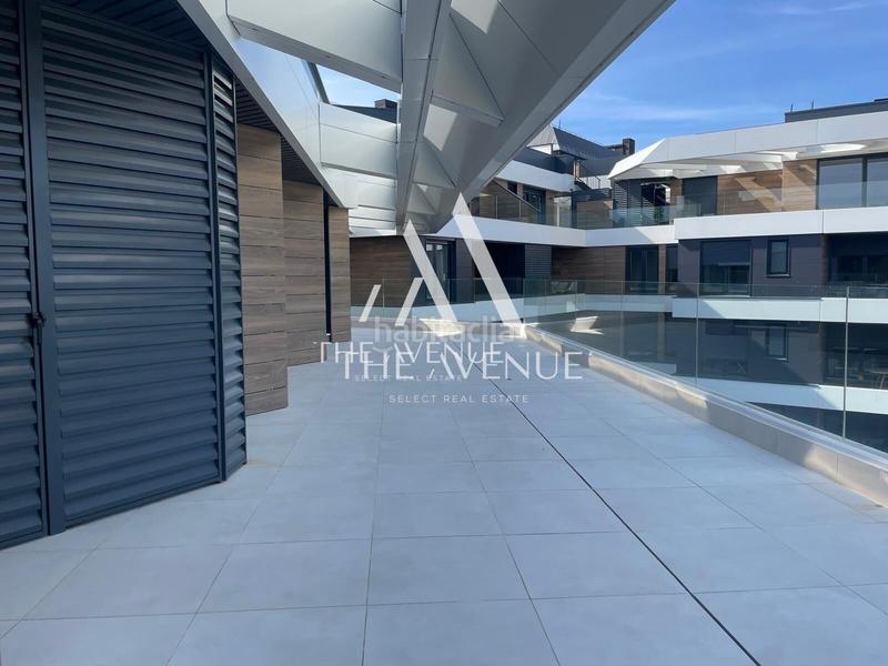 Foto 341ec3c0-7d8f-4bd0-bc54-240356a10e70. Ático  de 2 dormitorios con gran terraza en urbanización. en Madrid