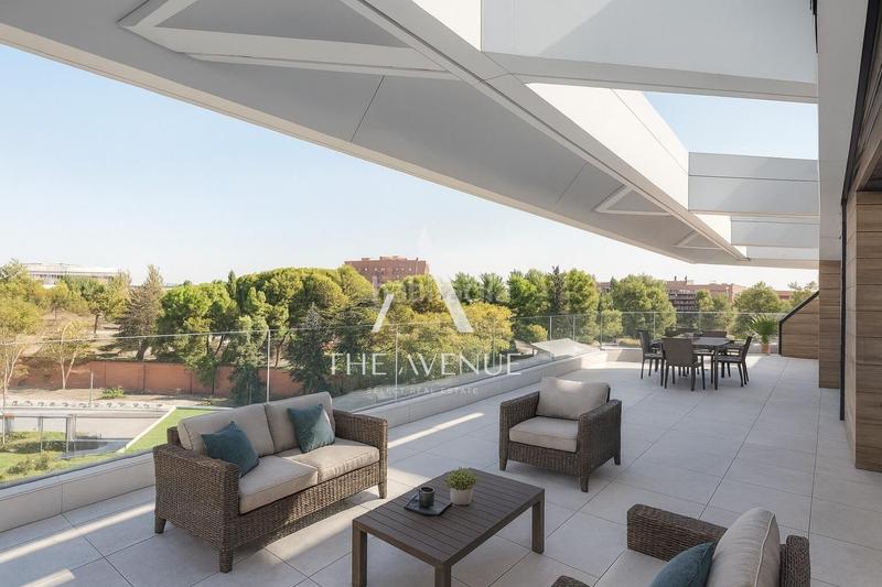 Foto 5ebc527e-a355-4cc1-b2c2-67af483f9561. Ático  de 2 dormitorios con gran terraza en urbanización. en Madrid