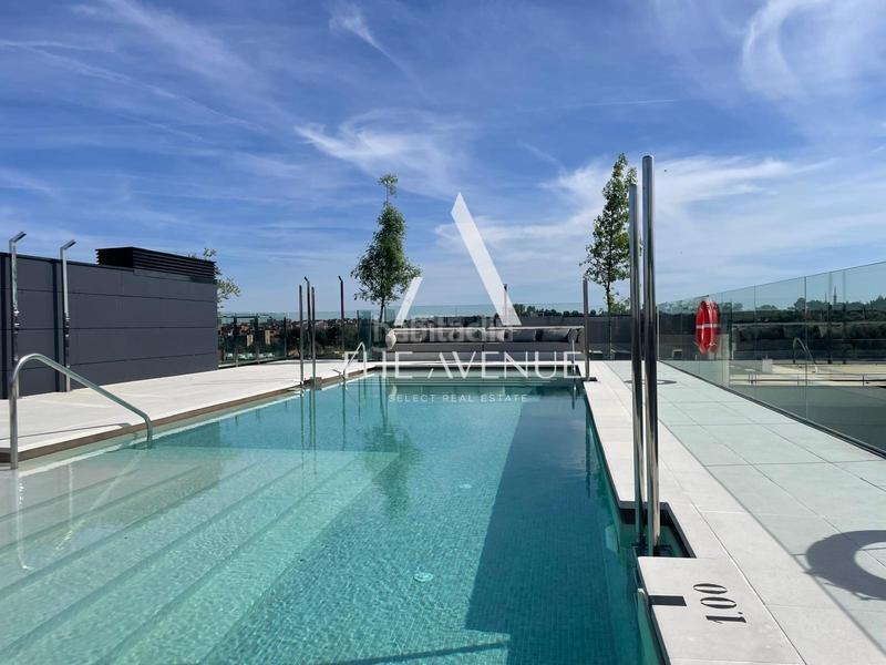 Foto 82d8dd5b-9f55-4dab-a8d3-6e49c498e75f. Ático  de 2 dormitorios con gran terraza en urbanización. en Madrid