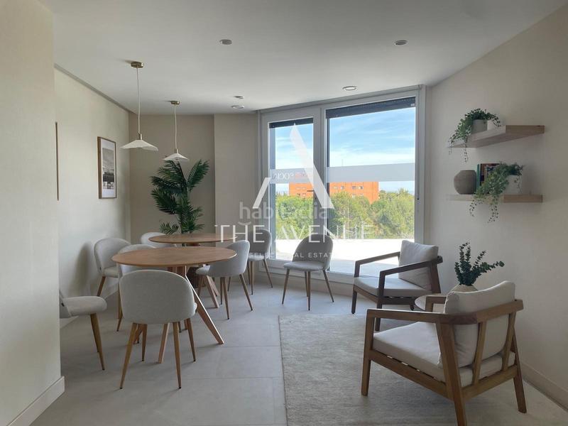 Foto 8e8adb45-5ca4-480c-af87-45577e21a09c. Ático  de 2 dormitorios con gran terraza en urbanización. en Madrid