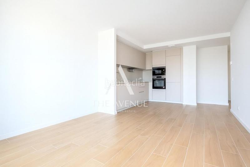 Foto 9eef837f-5bff-4c38-85b6-d105d4b00777. Ático  de 2 dormitorios con gran terraza en urbanización. en Madrid