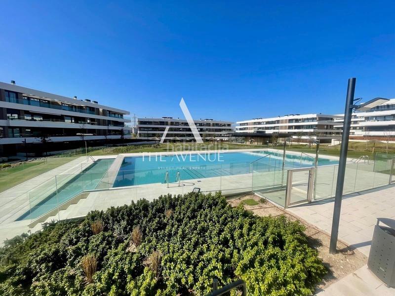 Foto c22e7a0d-7f89-45dc-913f-8ffc3d0a7207. Appartement avec chauffage parking piscine dans urbanización La Moraleja La Moraleja