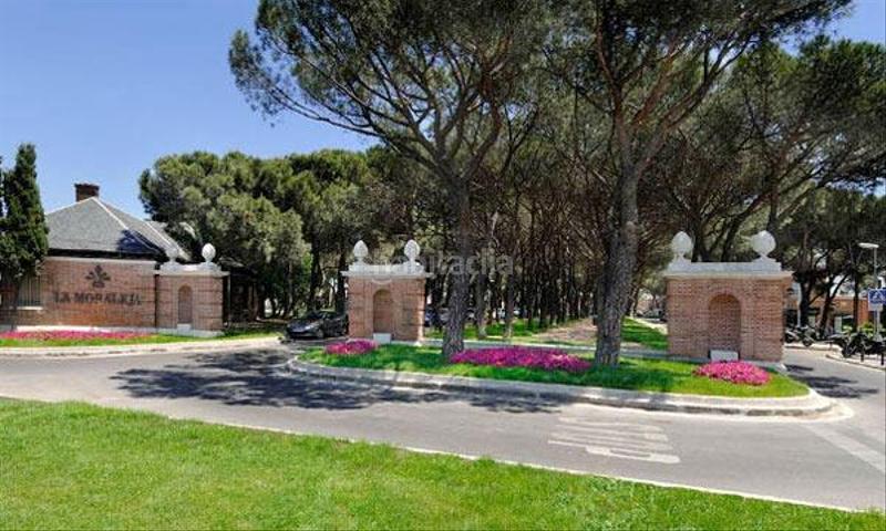 Foto 1da98dba-f6a0-4a98-8858-3661d96680db. Pis amb aparcament piscina a Encinar de los Reyes La Moraleja