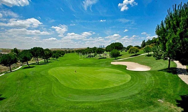 Foto 2ba3b28f-0b94-4299-8bc0-83f6afa3f27d. Pis amb aparcament piscina a Encinar de los Reyes La Moraleja