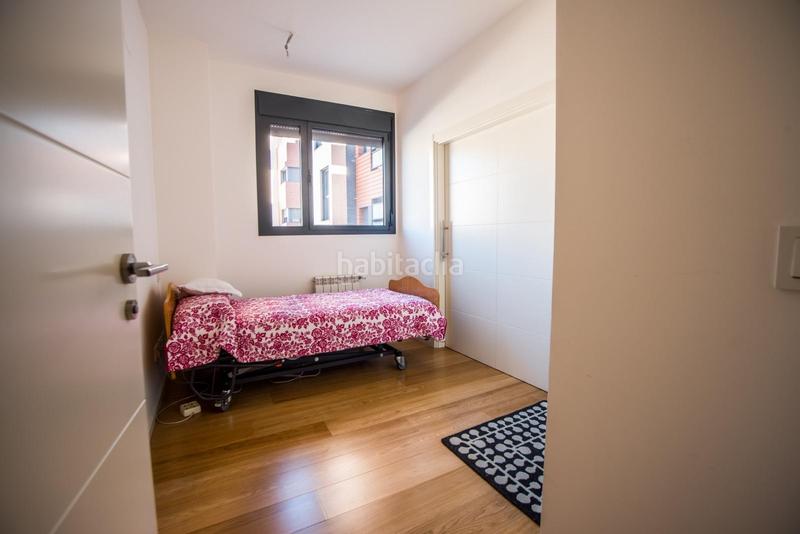 Foto aaa88588-f333-49e5-9ea3-ce9b67dc5649. Pis amb aparcament piscina a Encinar de los Reyes La Moraleja