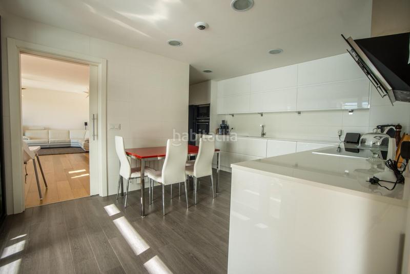 Foto ccc606fc-df31-4145-b667-bca92f9fcf45. Pis amb aparcament piscina a Encinar de los Reyes La Moraleja