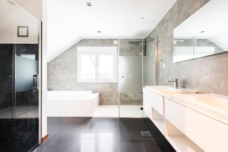 Foto 0480bb50-187a-4f51-a595-3a74327c2ea4. Chalet  independiente a la venta en urbanización La Moraleja La Moraleja