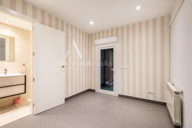 Foto 137f637c-5ded-4ae7-a674-6483878e0e98. Chalet  independiente a la venta en urbanización La Moraleja La Moraleja