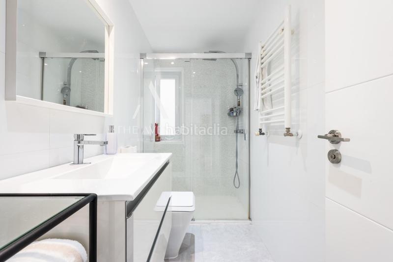 Foto 1d2042f3-818a-4142-80fb-12b35b63b44c. Chalet  independiente a la venta en urbanización La Moraleja La Moraleja