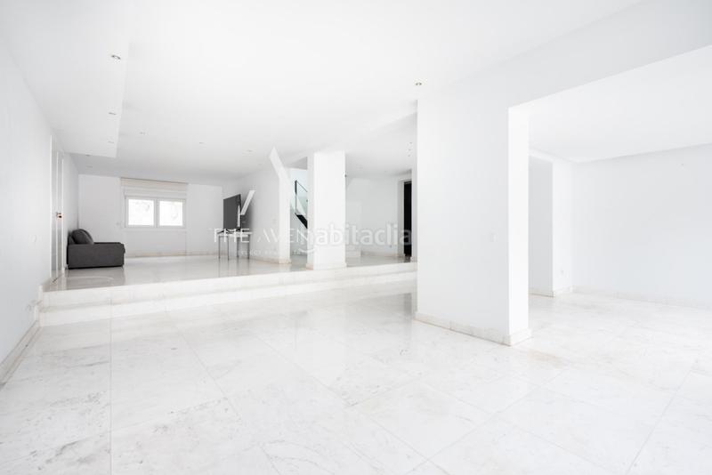 Foto 50d9d35b-a304-49bf-85f8-f49099fef89a. Chalet  independiente a la venta en urbanización La Moraleja La Moraleja