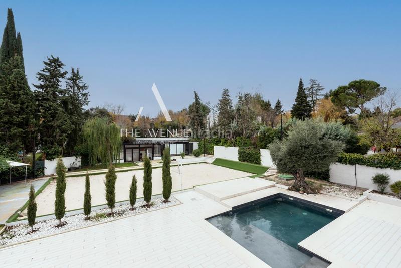 Foto 723075a5-2d53-4a6b-b587-67116a6ce859. Chalet  independiente a la venta en urbanización La Moraleja La Moraleja