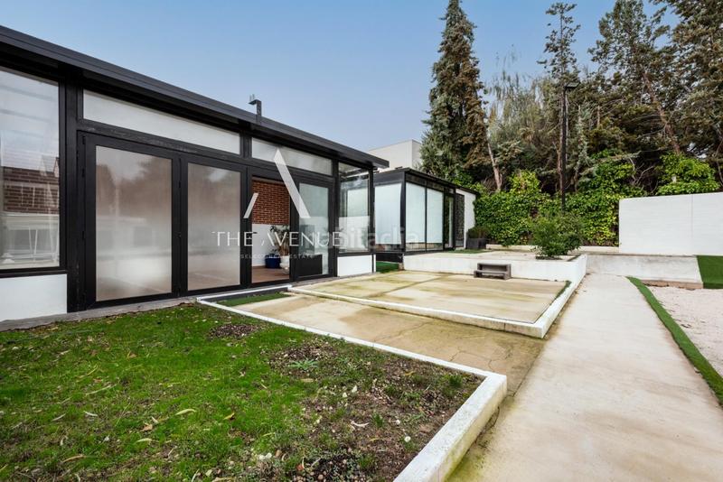 Foto 79947f72-5afc-4935-801a-306eb611f729. Chalet  independiente a la venta en urbanización La Moraleja La Moraleja