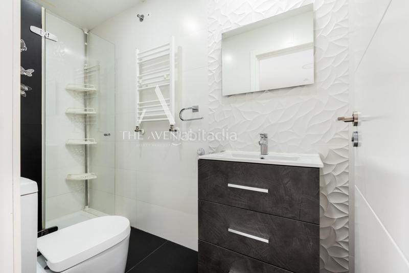 Foto 80355f4c-296e-4fcf-8ea8-8d1e04a38e77. Chalet  independiente a la venta en urbanización La Moraleja La Moraleja