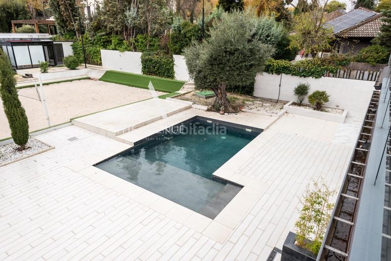 Foto 882e8c1c-a613-4731-ba80-4e5cd9092435. Chalet  independiente a la venta en urbanización La Moraleja La Moraleja