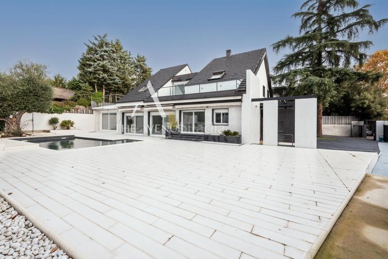 Foto 8838ecd1-5267-41a1-bd8e-836a52e1262c. Chalet  independiente a la venta en urbanización La Moraleja La Moraleja