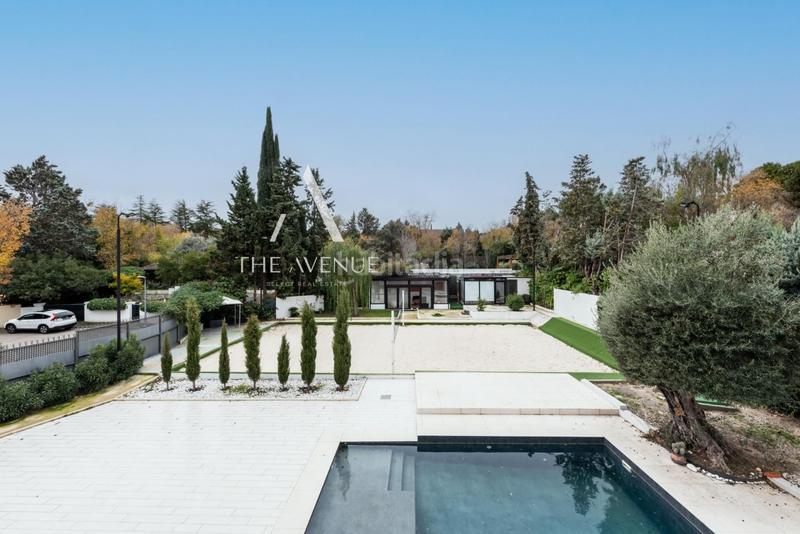 Foto b275c505-baf0-4e99-908c-a770da6bb454. Chalet  independiente a la venta en urbanización La Moraleja La Moraleja