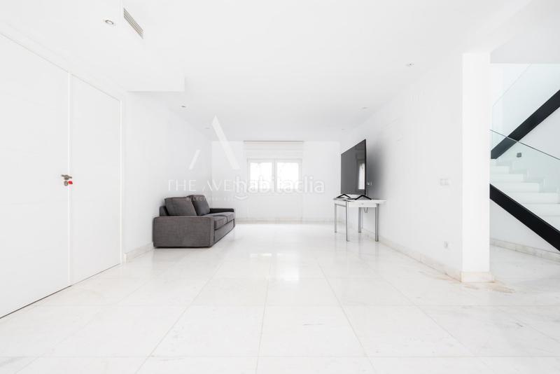 Foto c179e8f8-75e1-4ac9-ab9e-02441089a711. Chalet  independiente a la venta en urbanización La Moraleja La Moraleja