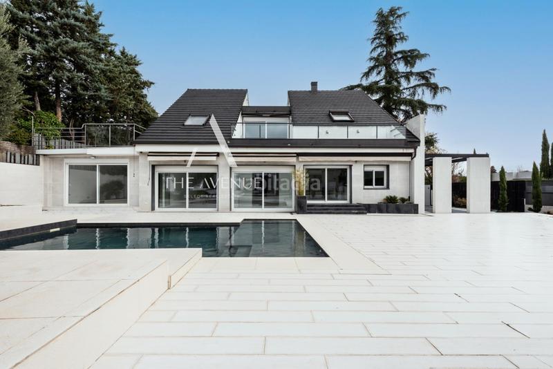 Foto c5266eb0-d875-42de-a119-8589f6568b5c. Chalet  independiente a la venta en urbanización La Moraleja La Moraleja