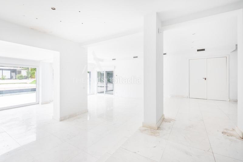 Foto db807ad3-e4dd-4c4e-a9ce-dbd4fa29857a. Chalet  independiente a la venta en urbanización La Moraleja La Moraleja