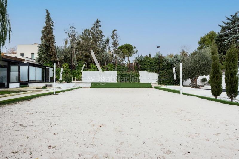 Foto dc4d783e-8298-419d-8802-80a2b1f6a873. Chalet  independiente a la venta en urbanización La Moraleja La Moraleja