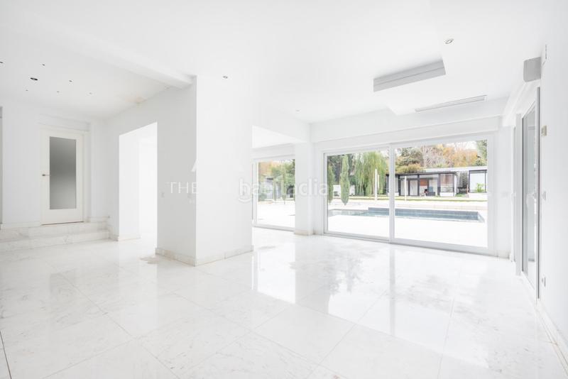 Foto e55eb2c4-76f7-4289-bf73-b6739533fbbd. Chalet  independiente a la venta en urbanización La Moraleja La Moraleja