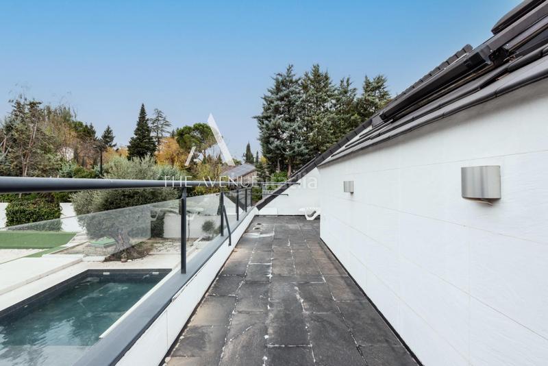 Foto ff17ac1d-e102-440b-b92b-1a3146519a83. Chalet  independiente a la venta en urbanización La Moraleja La Moraleja