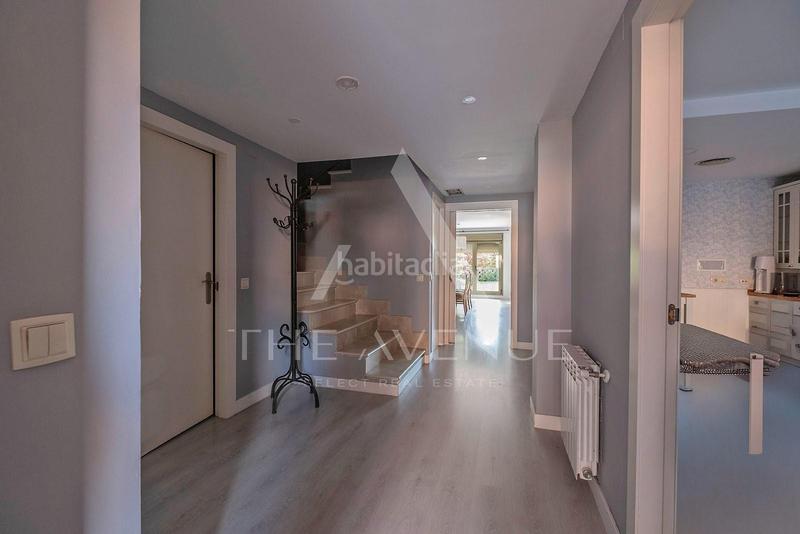 Foto 0b1a6a95-24e6-4b9c-934c-3b0a2e665d78. Casa adosada espectacular adosado en conde orgaz en Madrid