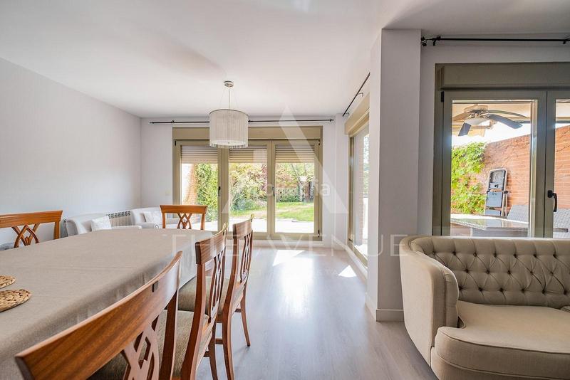 Foto 0d529171-6cfb-41d6-839b-3586b6edb750. Casa adosada espectacular adosado en conde orgaz en Madrid