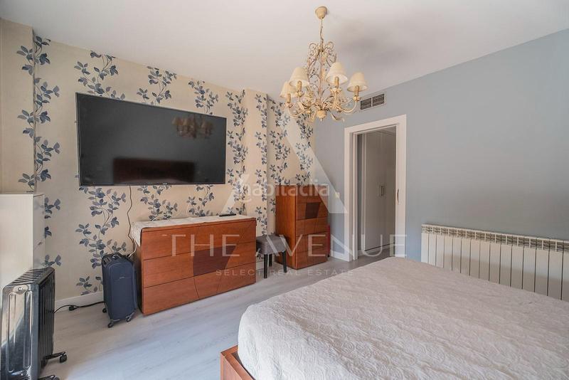 Foto 55e0d0a5-6108-4cb5-a3e0-200013490334. Casa adosada espectacular adosado en conde orgaz en Madrid