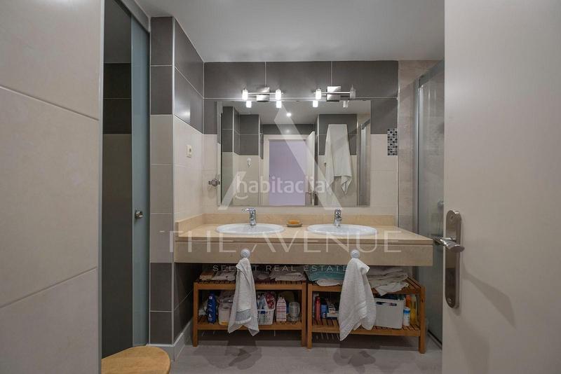 Foto 7261ab65-849f-4d2e-a9fd-e1a84a2ad973. Casa adosada espectacular adosado en conde orgaz en Madrid