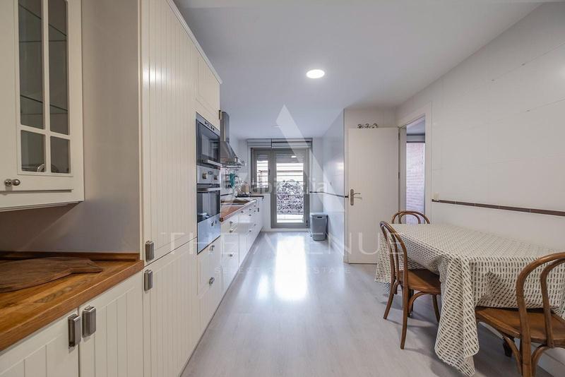 Foto 8f6ed4fd-ea55-4567-9348-df7f990d2817. Casa adosada espectacular adosado en conde orgaz en Madrid