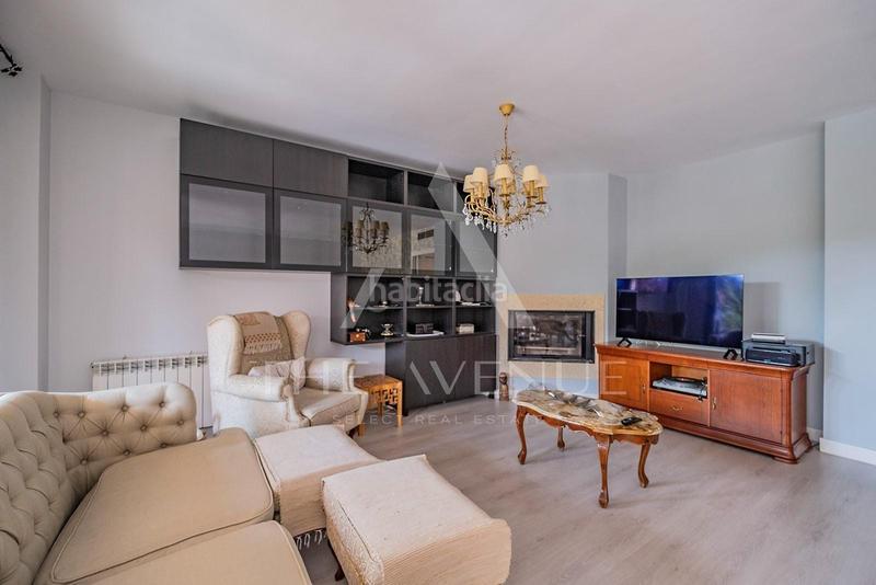 Foto b985a126-bdce-4fc2-ab48-9dfb1b5eacf5. Casa adosada espectacular adosado en conde orgaz en Madrid