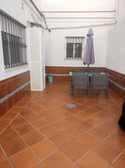 Casa  Calle san benito. 186 m² · 3 plantas · 3 dormitorios · terraza · azotea · junto a