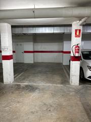 Autoparkplatz in Calle el ferrocarril 4. Plaza garaje en centro camas