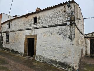 Casa a Travesía derecha 3. Casa con patio. tr. derecha, 3. brozas (cáceres).