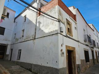 Casa a N/a. Venta casa con terraza en brozas (cáceres)
