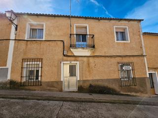 Maison à N/a. Venta de casa con patio en aliseda (cáceres)