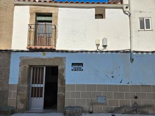 Casa a Calle arrabalejo 5. Venta de casa con patio en brozas (cáceres)