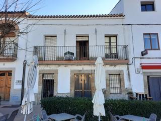 Casa a Plaza ovando 22. Vivienda con patio y garaje. plaza ovando, 6. brozas (cáceres).