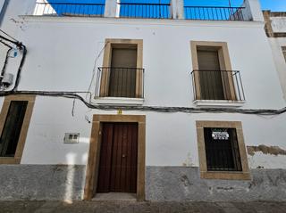 Casa a Calle constitución 40. Venta casa con patio en brozas (cáceres)