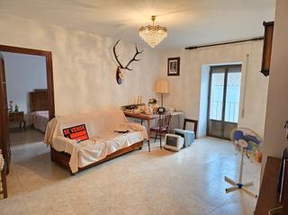 Casa a Calle francisco lizaur 9. Venta de casa con patio y local comercial en brozas (cáceres)