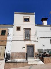Casa en Plaza del coso 19. Vivienda unifamiliar y garaje. plaza coso, 6. brozas.
