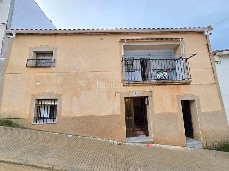 Foto 225ec9de-0f4d-4719-aebd-44b5772e9390. Casa a calle puerto 14 a Aliseda