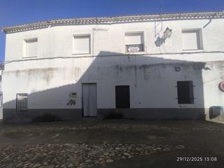 Casa en Plazuela del cura 2. Venta casa con patio en garrovillas de alconetar (c�ceres)